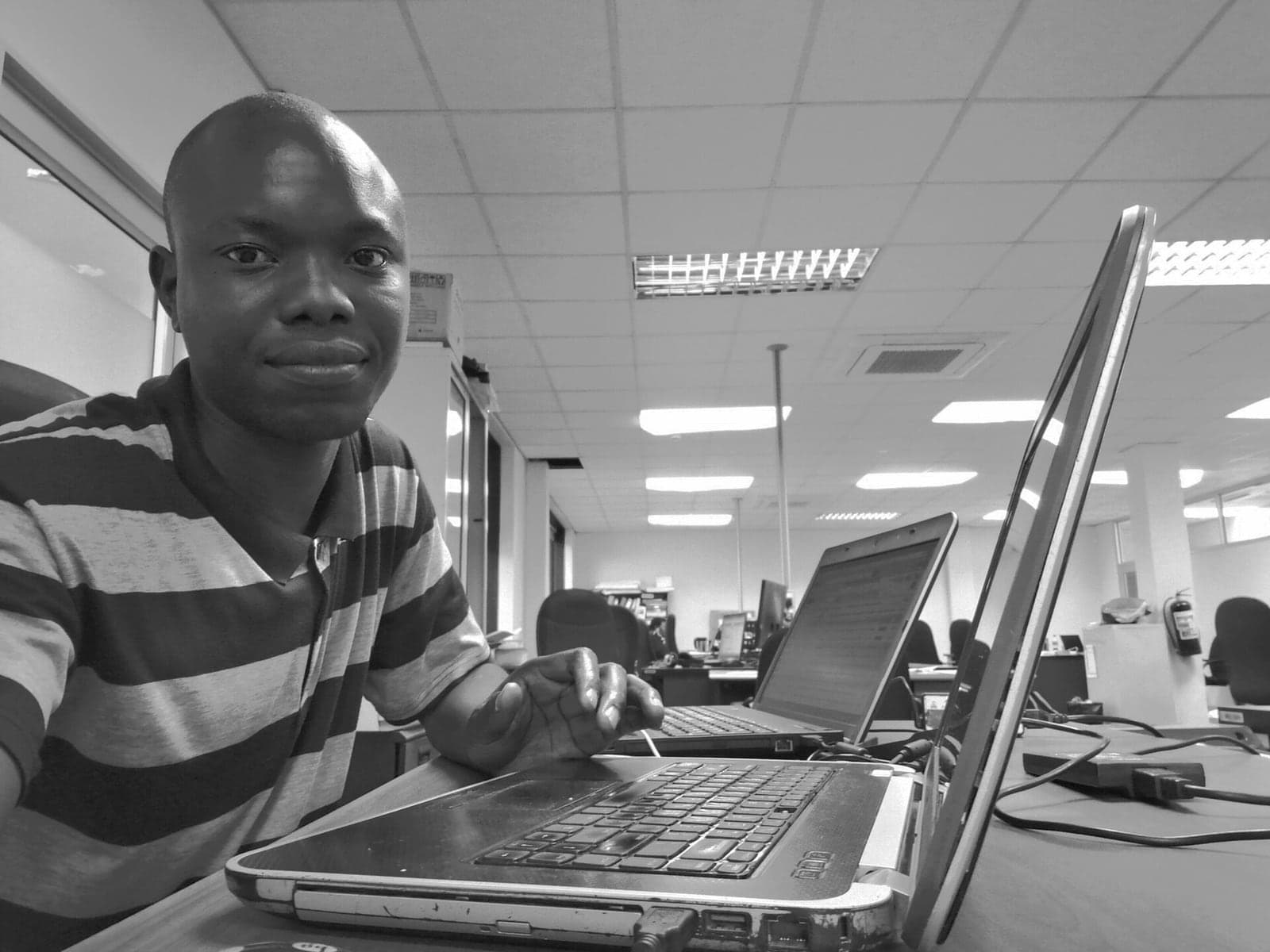 Evaluating free and open-source textile ERP software on a laptop