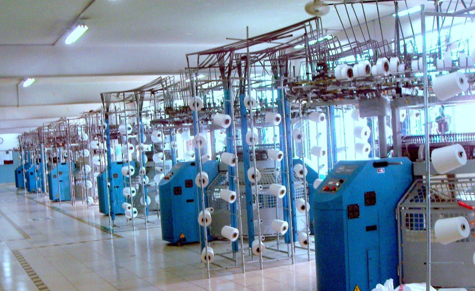 Fabric rolls and textile production in a mill
