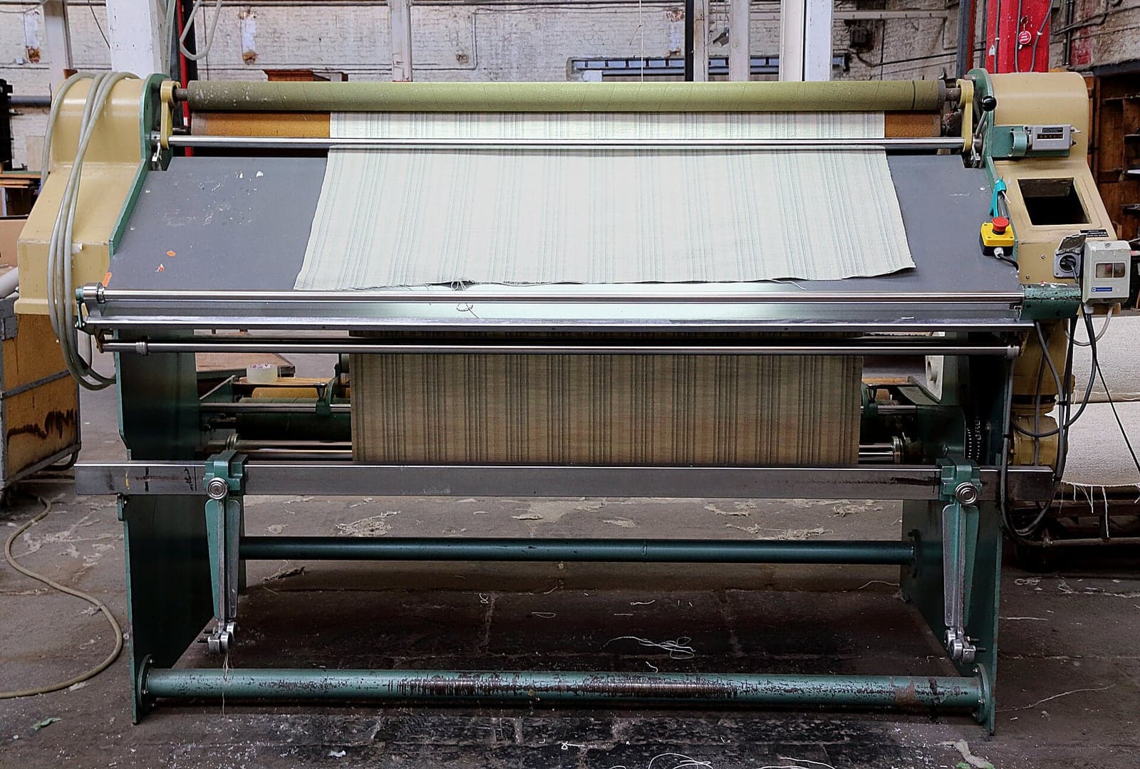 Fabric inspection and quality control on a 4-point inspection machine in a textile plant
